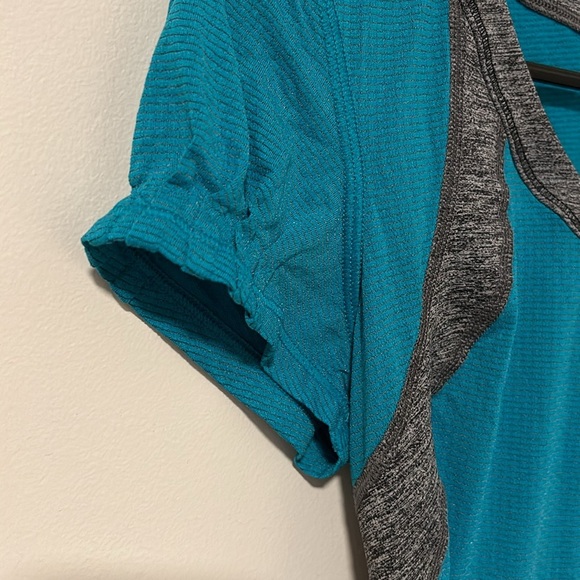 Lululemon Turquoise Gray Drawstring Ruched Short Sleeve Workout Top Size 2 - Picture 3 of 5